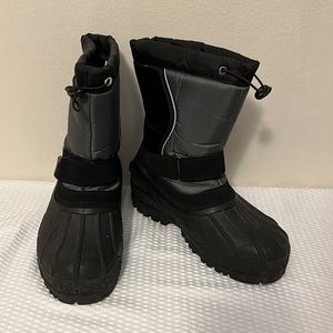 Boys Snow boots, size 7, like a new, one use. Black and grey.